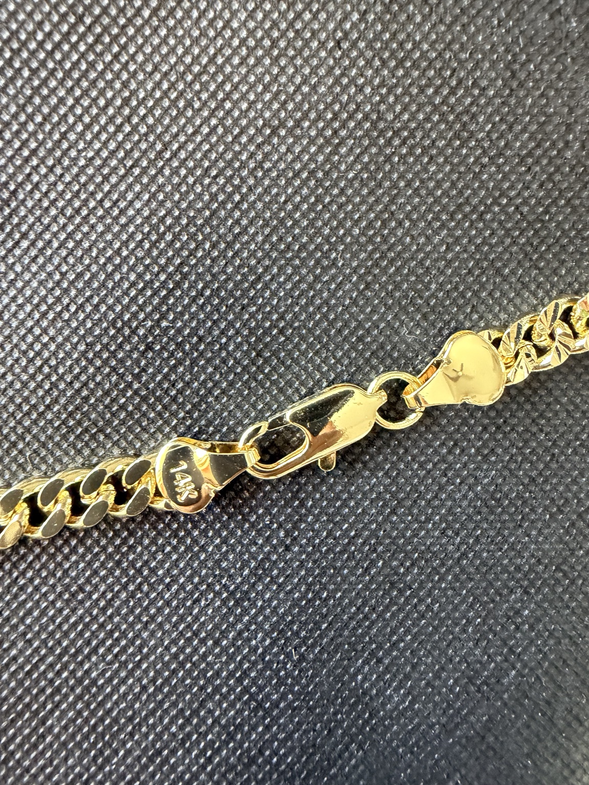 Actual clasp detail